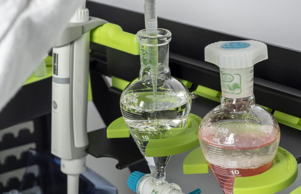 Schütteltrichter und Pipettieren in einem SmartRack